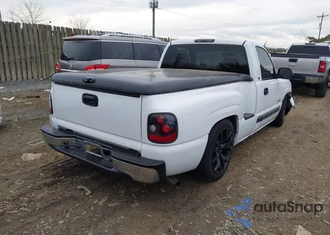 2000 Chevrolet Silverado 1500 Ls z USA, uszkodzony, nr VIN 1GCEC14T2YZ113267